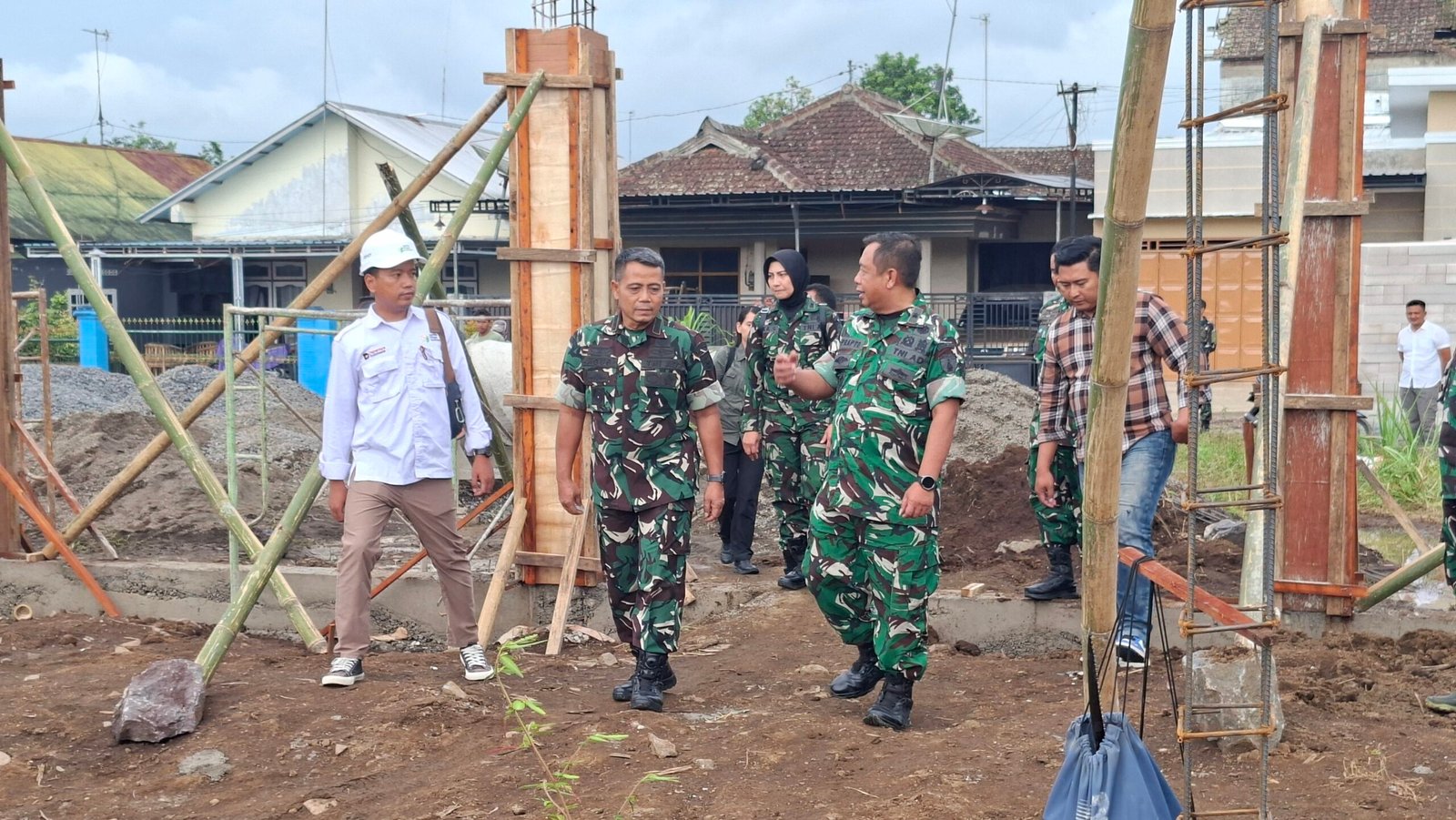 Tim Wasev Kodam V/Brawijaya Tinjau Progres Pembangunan KDKMP Di Kalibaru Banyuwangi